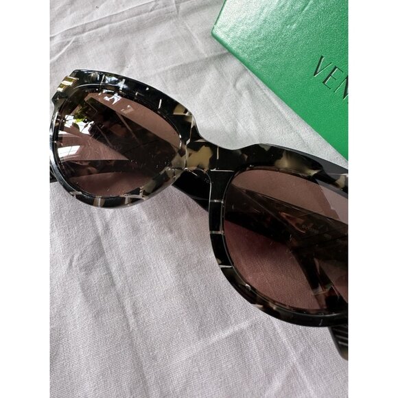 Bottega Veneta Bold Ribbon Cat Eye Sunglasses in Havana & Brown $510 main image 4